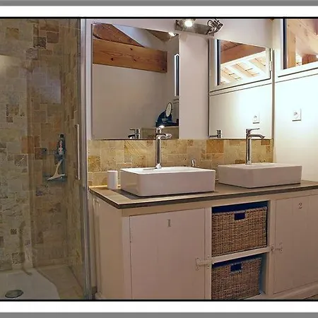 Les De Liane Bed & Breakfast 2*